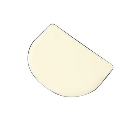 Halvmåneformad degskrapa – perfekt för att lyfta, skrapa och forma deg i professionella och hemmabakningsmiljöer.