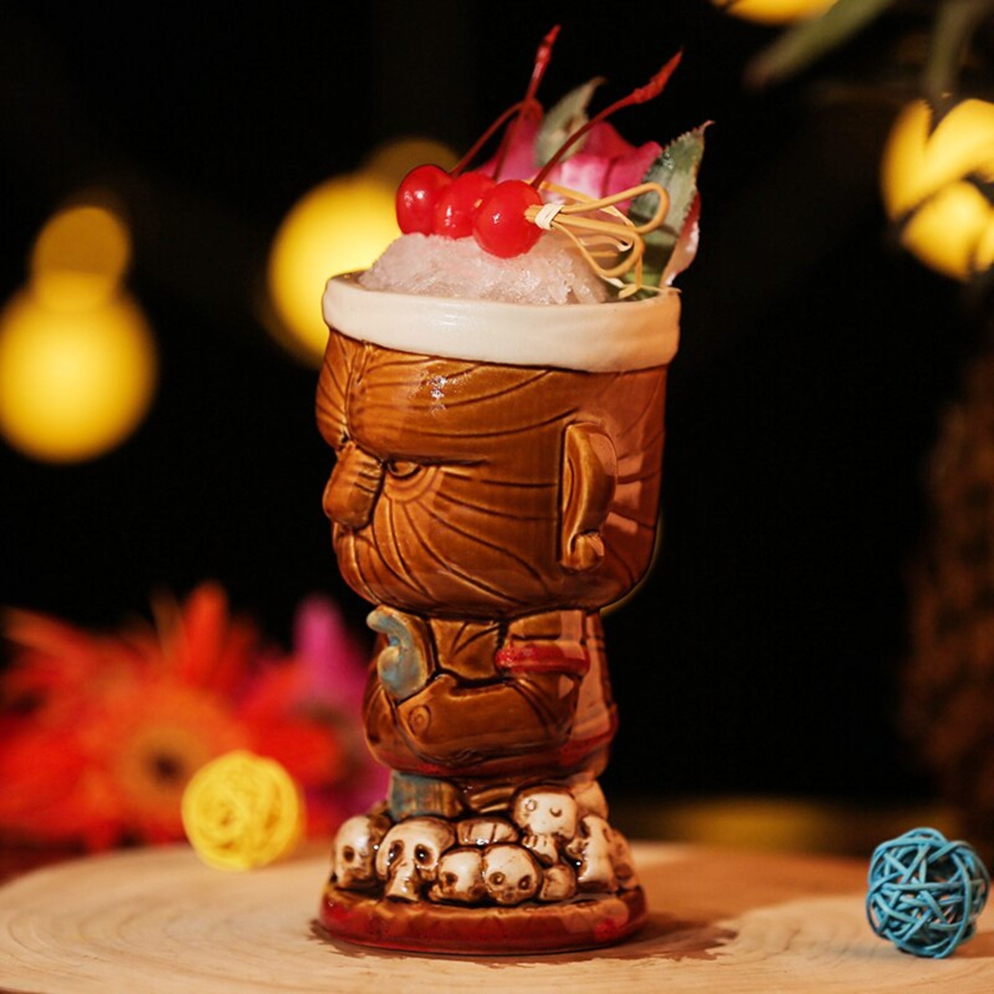 Tiki-Becher in Kaulu-Form - die perfekte Wahl für Ihre tropischen Cocktailpartys.